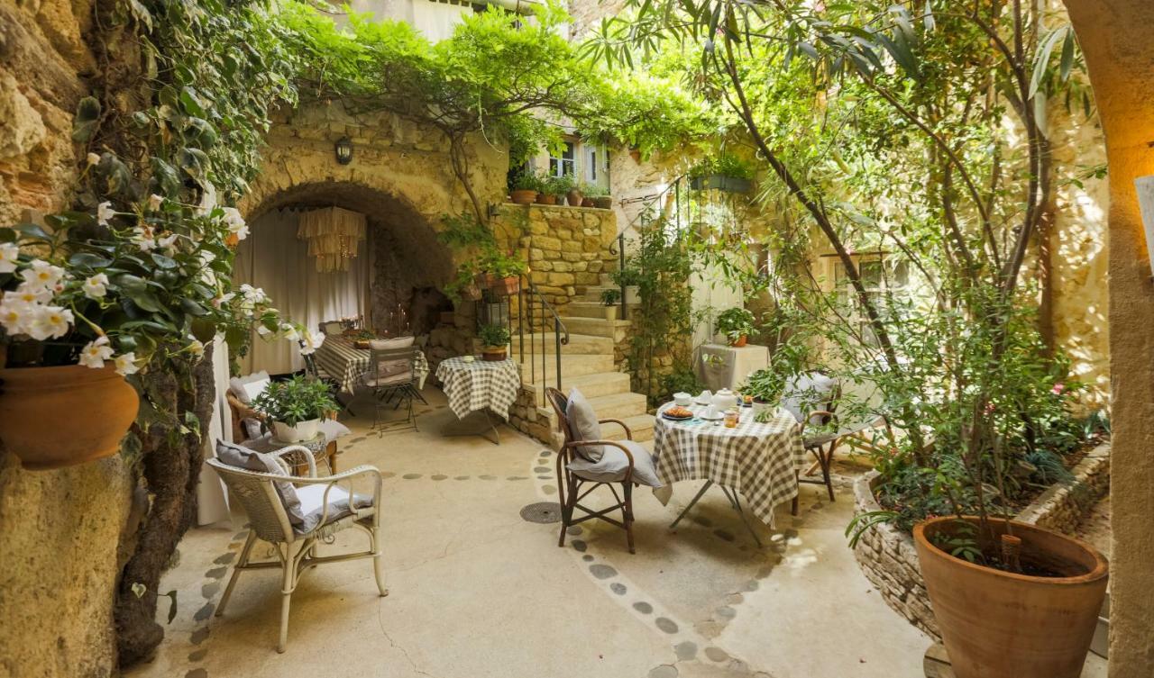 La Cordiere Hotel Lourmarin Exterior photo